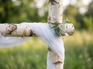 Traubogen aus Birke bei einer Hochzeit