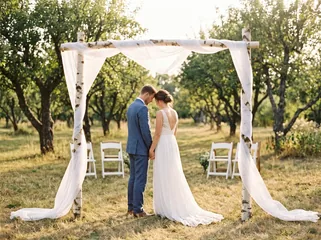 Traubogen aus Birke bei einer Hochzeit